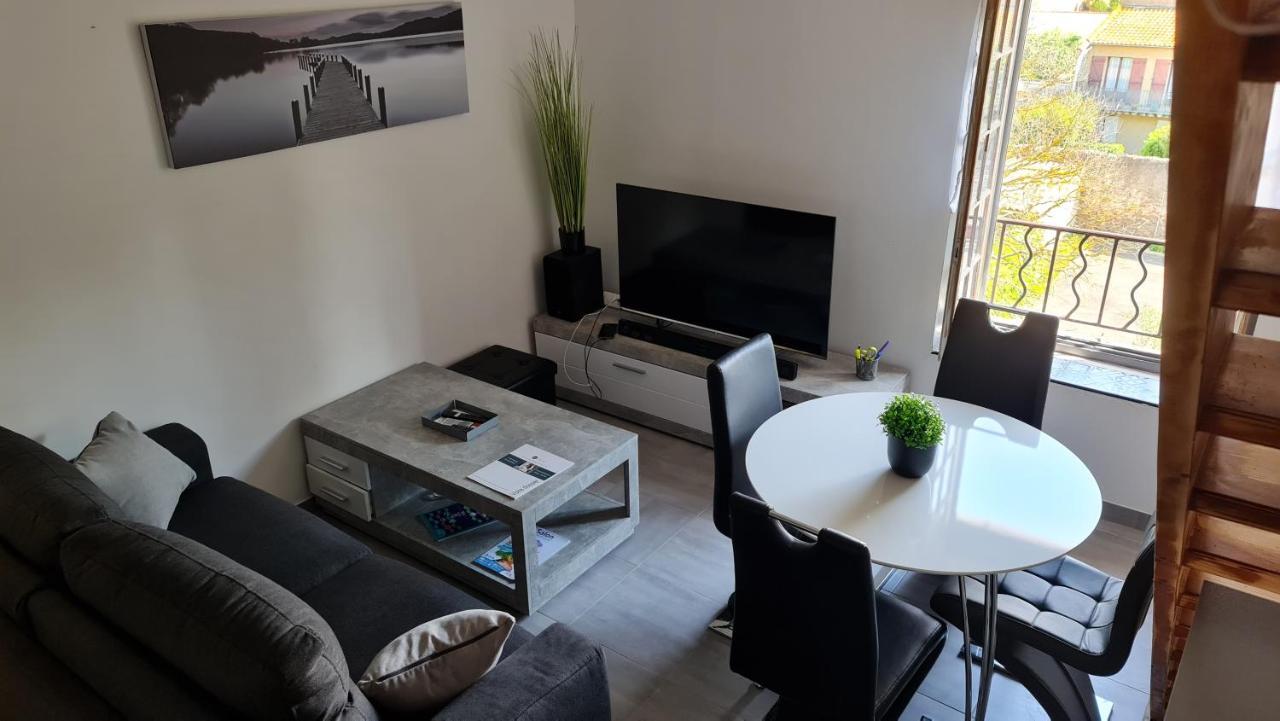 Le Cocon De La Republique T3 Mezzanine Belle Vue Plein Sud Sans Vis A Vis Dans Une Petite Tres Calme Centre Apartment Agde
