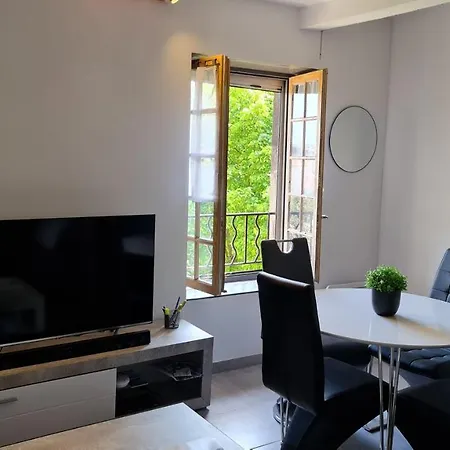 Le Cocon de la République: Tranquil Mezzanine with Southern Views Apartment Agde Exterior photo