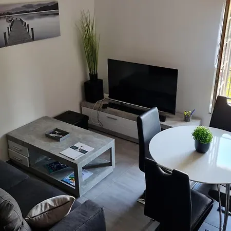 Le Cocon de la République: Tranquil Mezzanine with Southern Views Apartment Agde Exterior photo