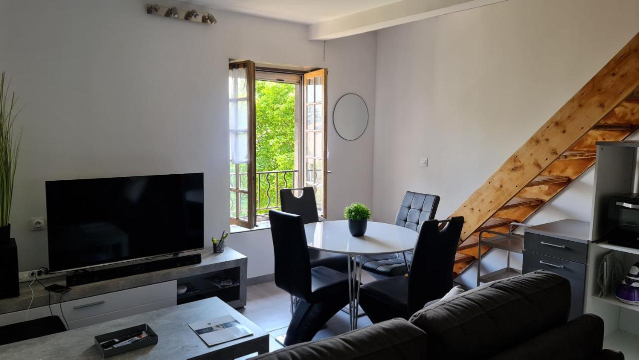 Le Cocon De La République: Tranquil Mezzanine With Southern Views