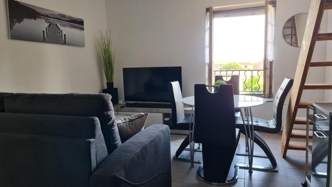 Apartment Le Cocon De La République: Tranquil Mezzanine With Southern Views