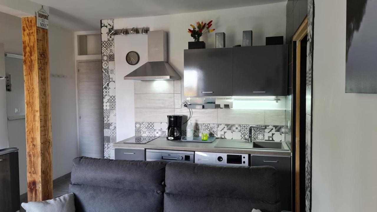 Le Cocon De La République: Tranquil Mezzanine With Southern Views Apartment