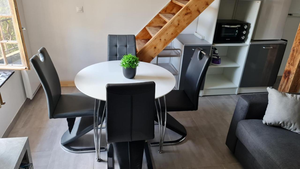 Le Cocon De La République: Tranquil Mezzanine With Southern Views Apartment
